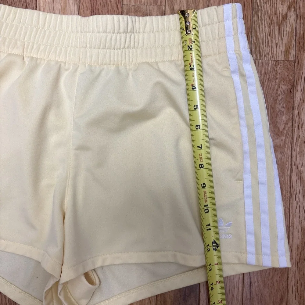 Adidas Original 3-Stripe‎ Athletic Pale Yellow Shorts - Size Large